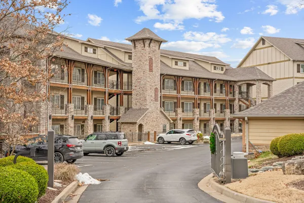 $435,000 | 53 Royal Vista Drive, Unit 201, Branson, MO 65616