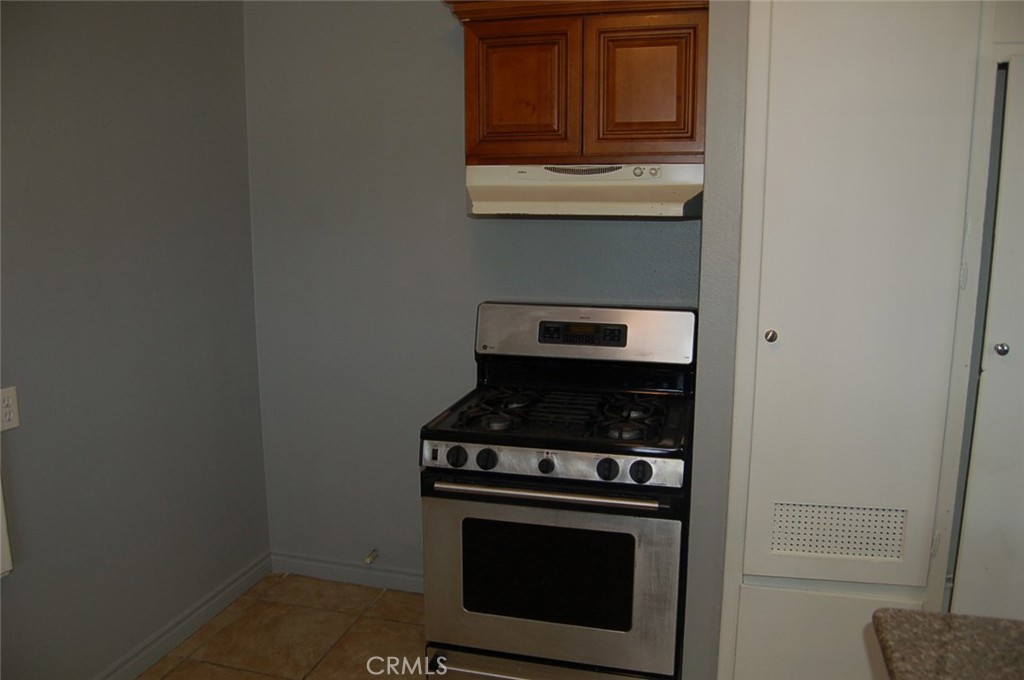 422 West Palm Street, Unit 424 1/2D Compton, CA 90220 - Photo 15 of 17 a stove top oven sitting inside of a kitchen