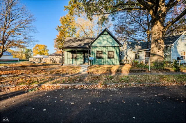 $199,500 | 925 South 16th Street, Terre Haute, IN 47807