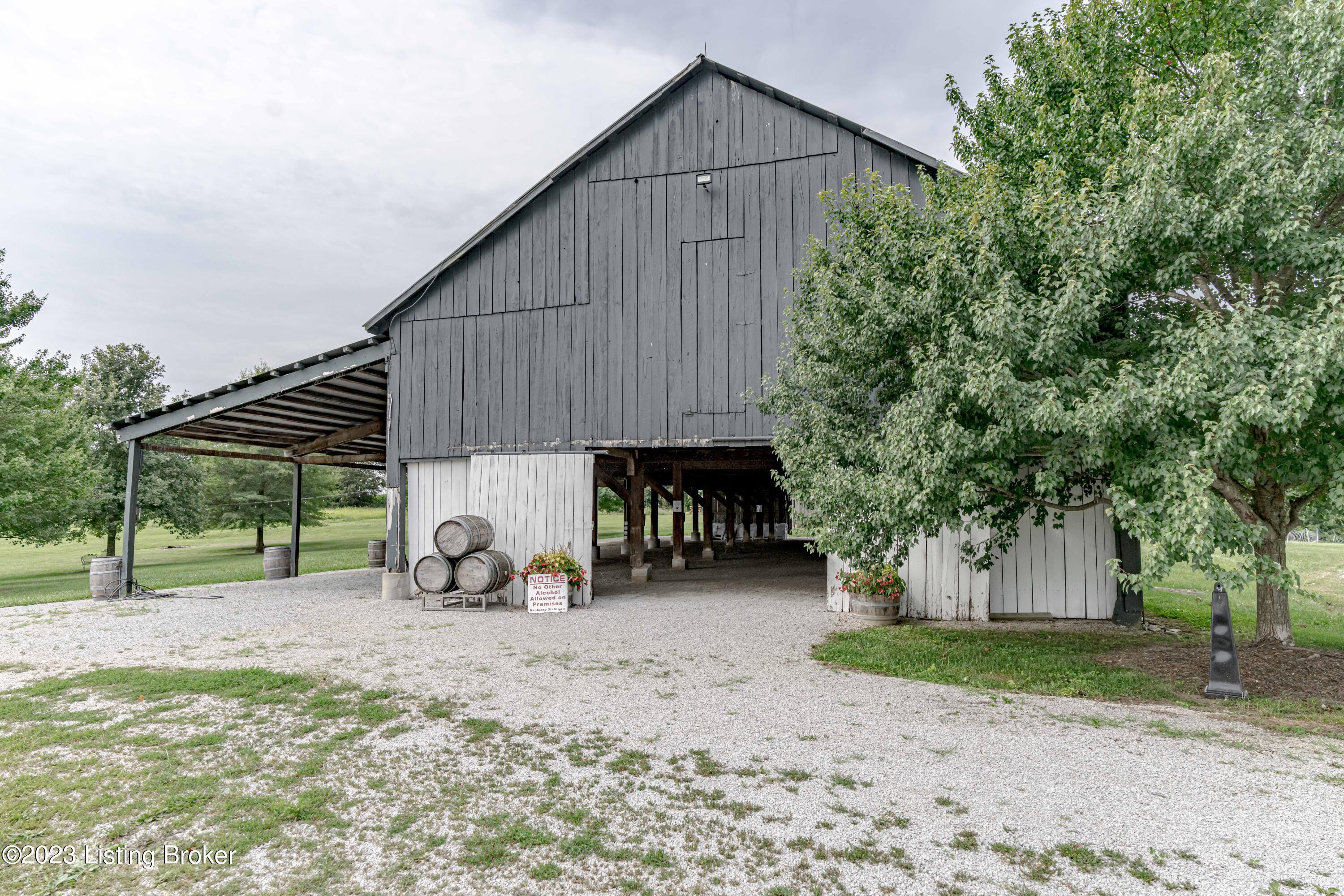 855 Drennon Road New Castle, KY 40050 - Photo 48 of 117 Event_Barn2
