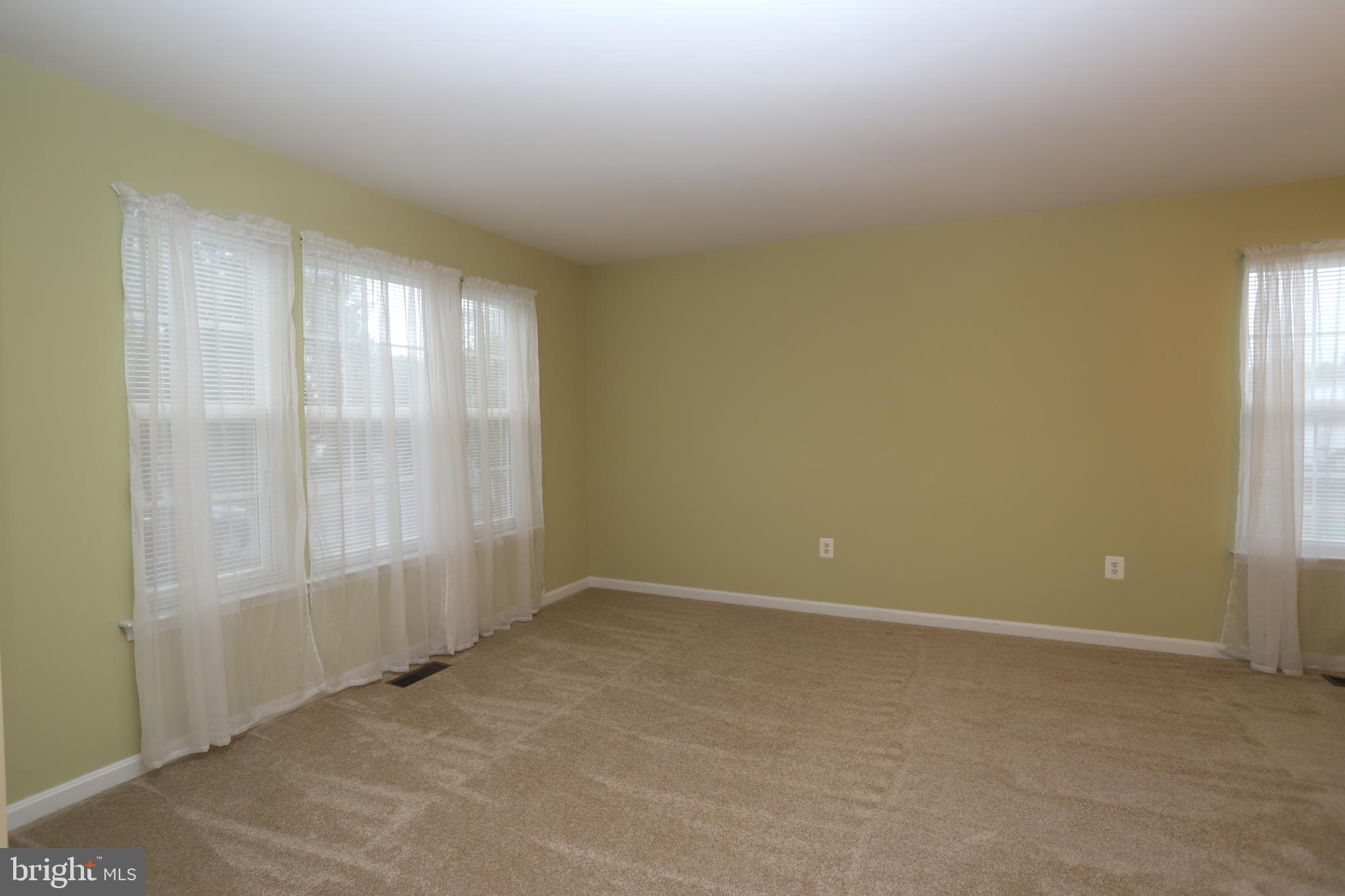 741 Holly Leaf Road Culpeper, VA 22701 - Photo 8 of 38 Living Room