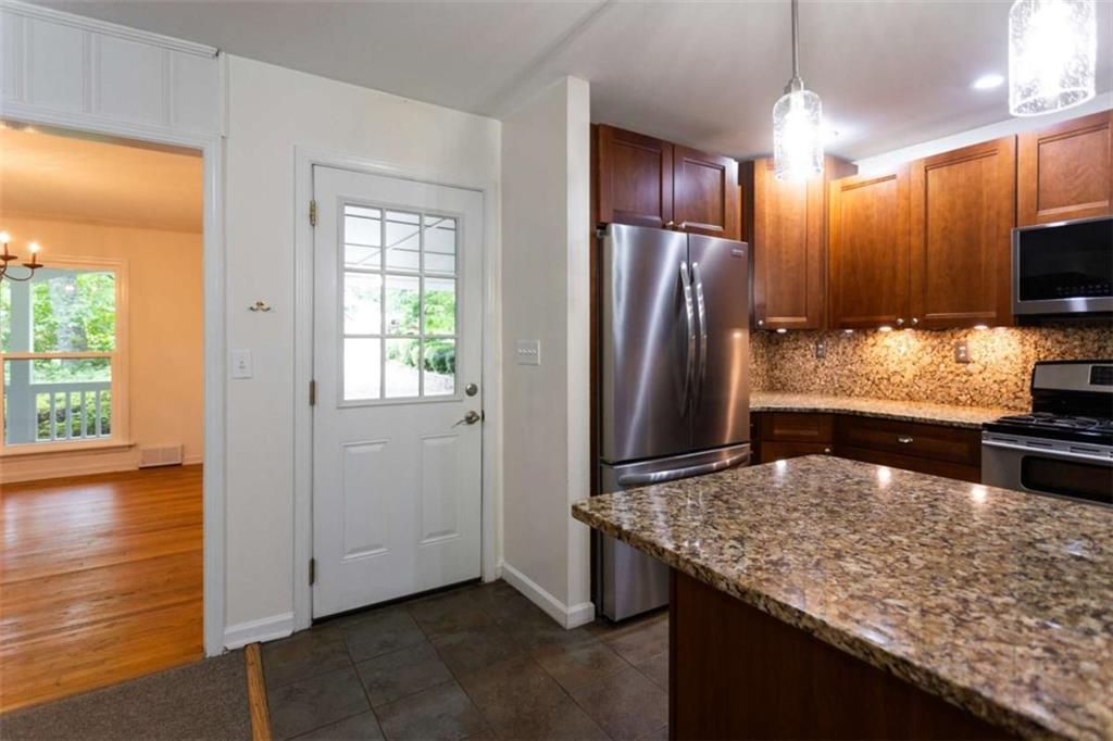 1025 Vistavia Circle Decatur, GA 30033 - Photo 23 of 56