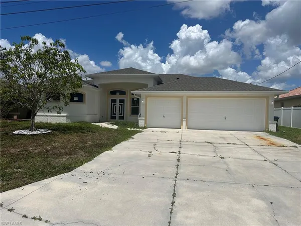 $3,200 | 2220 Southeast 18th Avenue, Cape Coral, FL 33990