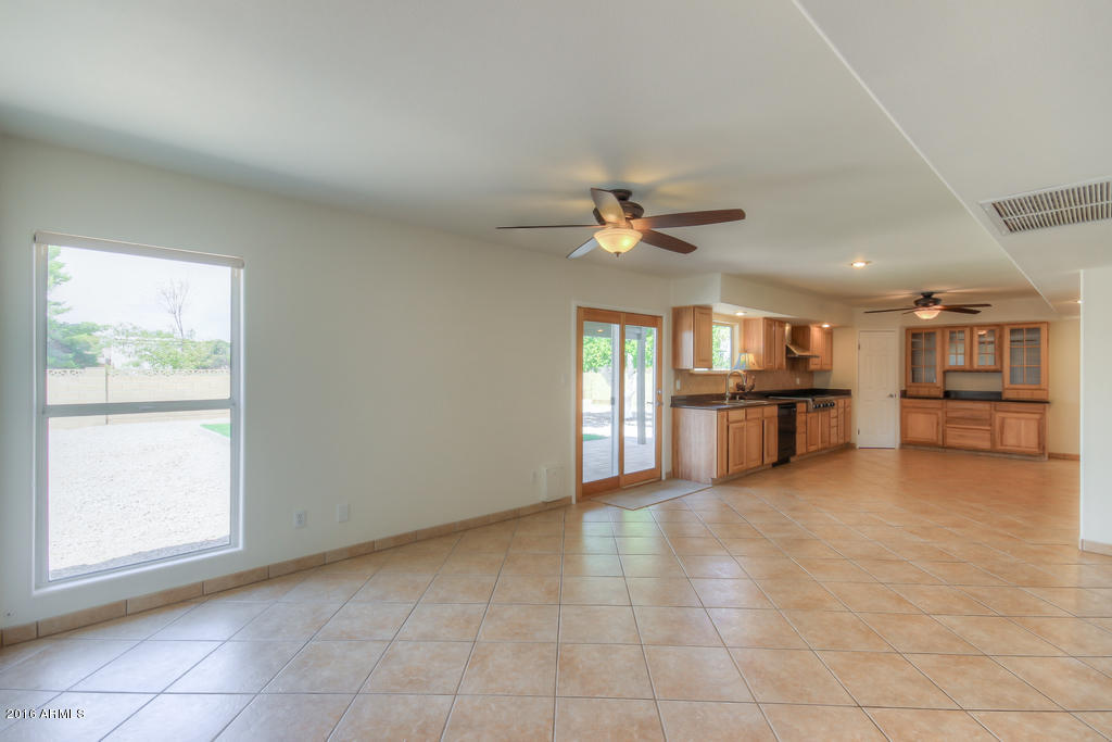 3416 East Cochise Road Phoenix, AZ 85028 - Photo 19 of 43 Family Room