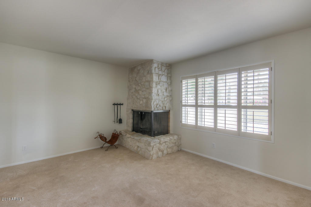 3416 East Cochise Road Phoenix, AZ 85028 - Photo 20 of 43 Living Room