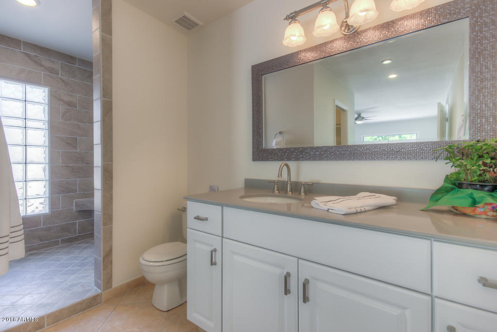 3416 East Cochise Road Phoenix, AZ 85028 - Photo 3 of 43 Master Bathroom