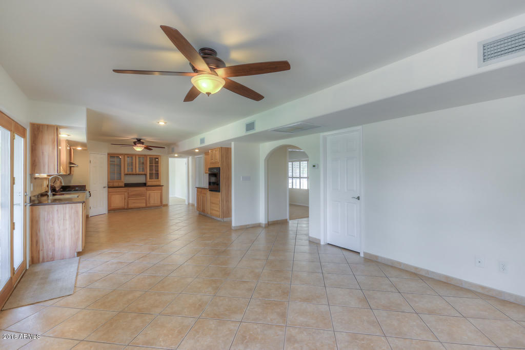 3416 East Cochise Road Phoenix, AZ 85028 - Photo 4 of 43 Family room