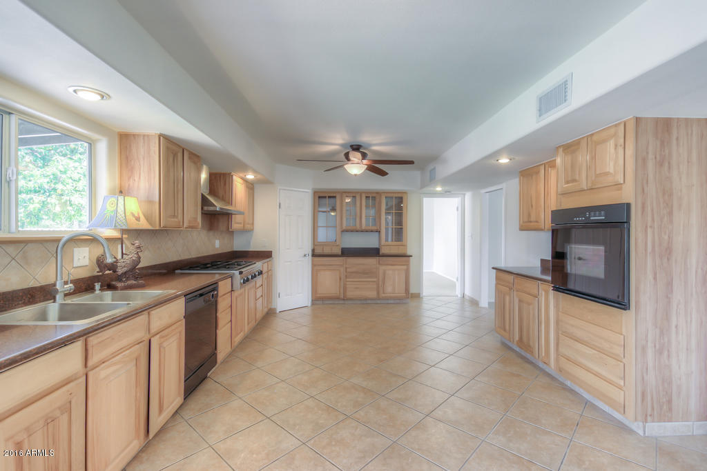 3416 East Cochise Road Phoenix, AZ 85028 - Photo 8 of 43 Kitchen