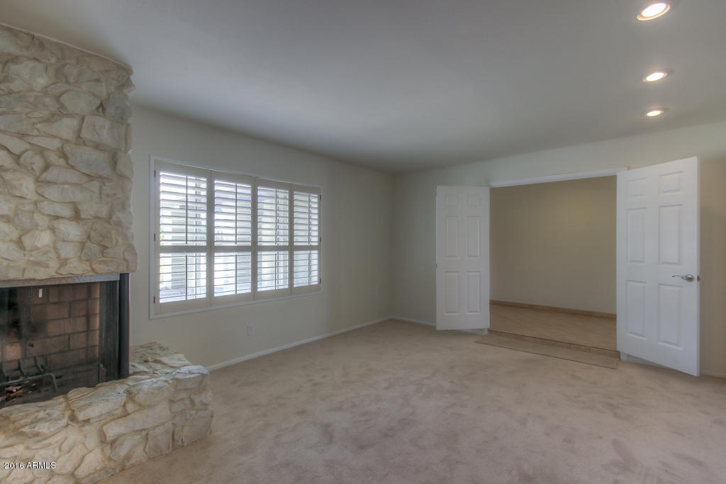 3416 East Cochise Road Phoenix, AZ 85028 - Photo 9 of 43 Living Room