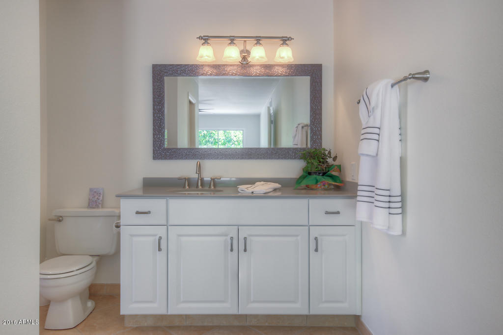 3416 East Cochise Road Phoenix, AZ 85028 - Photo 10 of 43 Bathroom