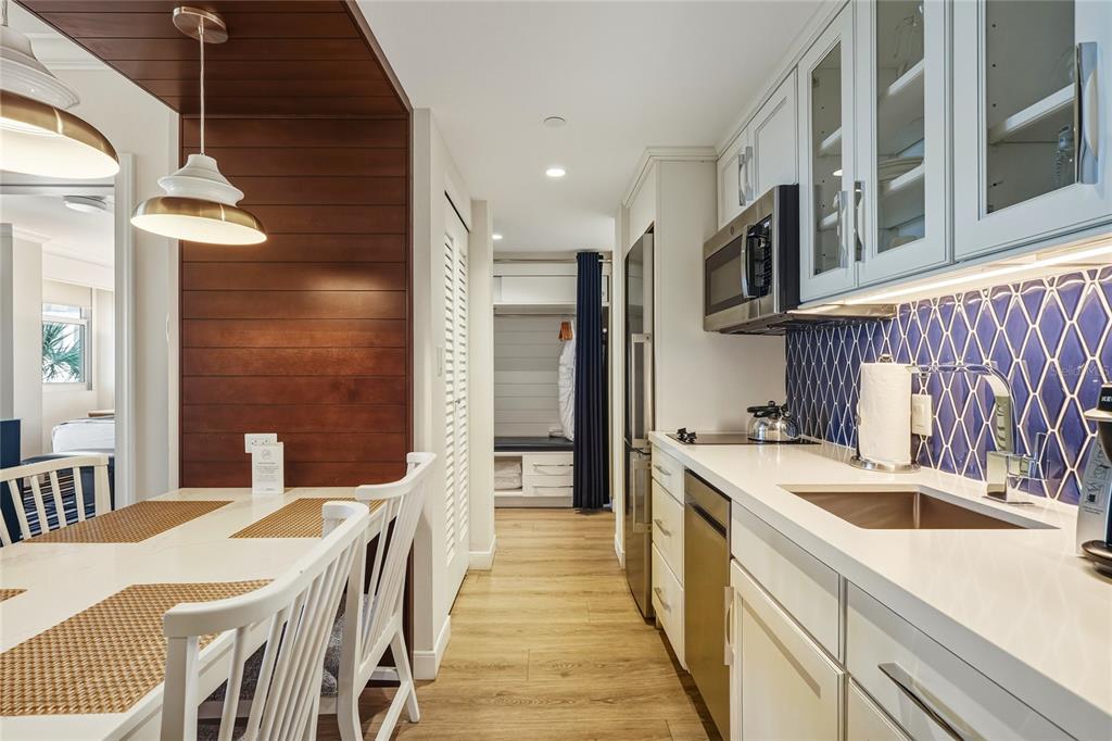 240 Sands Point Road, Unit 4201 Longboat Key, FL 34228 - Photo 11 of 42 Gallery Image 11