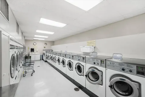 $270,000 | 1460 North Sandburg Terrace, Unit 2507A, Chicago, IL 60610