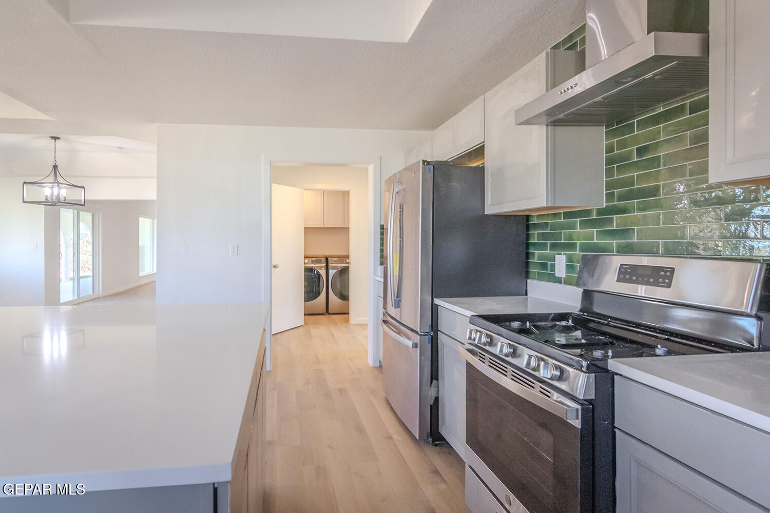 4 Cielo Del Este Anthony, NM 88021 - Photo 41 of 90 a kitchen with stainless steel appliances granite countertop a stove and a refrigerator