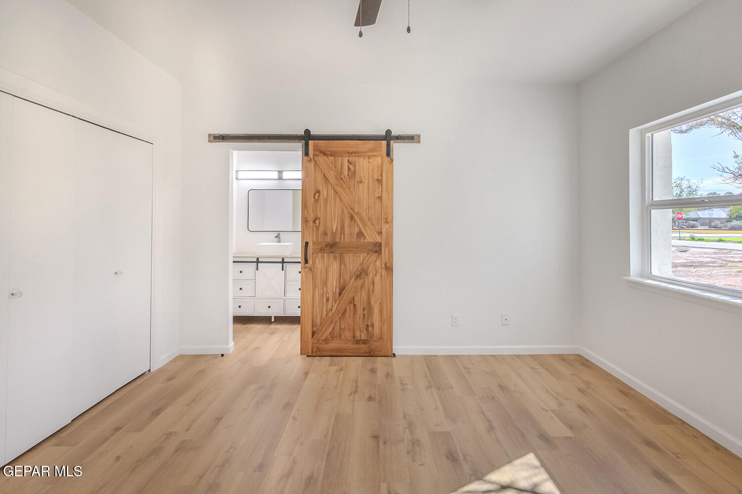 4 Cielo Del Este Anthony, NM 88021 - Photo 46 of 90 a view of empty room with wooden floor and windows