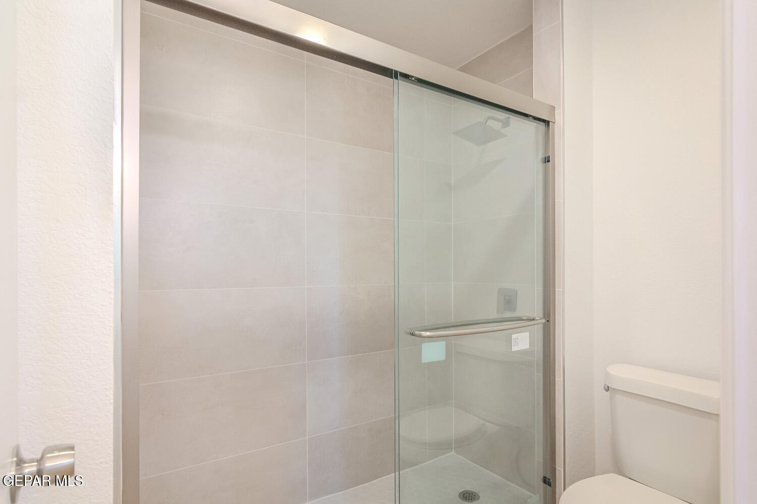 4 Cielo Del Este Anthony, NM 88021 - Photo 73 of 90 a bathroom with a glass shower door