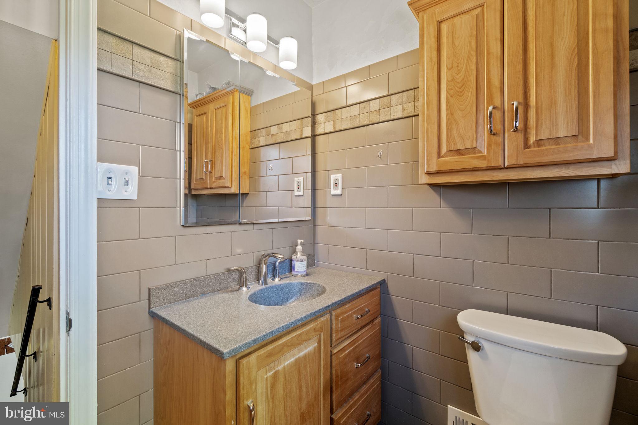 9506 Thornhill Road Silver Spring, MD 20901 - Photo 17 of 22 Upper Level Full Bathroom