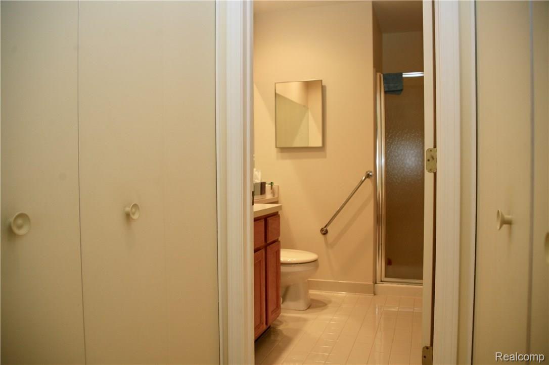 2193 London Bridge Drive Rochester, MI 48307 - Photo 9 of 12 fullsizeoutput_6a.jpeg