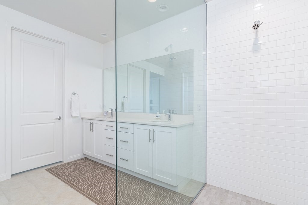 32250 Olea Way Temecula, CA 92591 - Photo 22 of 39 a bathroom with a shower