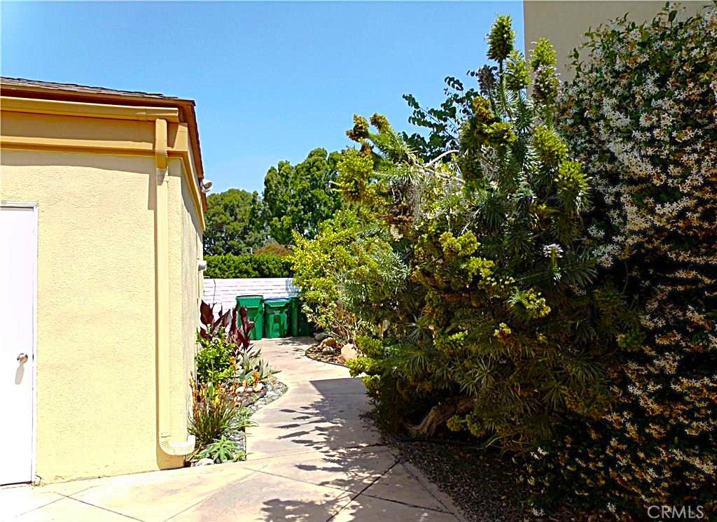 81 Seton Road Irvine, CA 92612 - Photo 7 of 21 Entrance to garage from front patio
