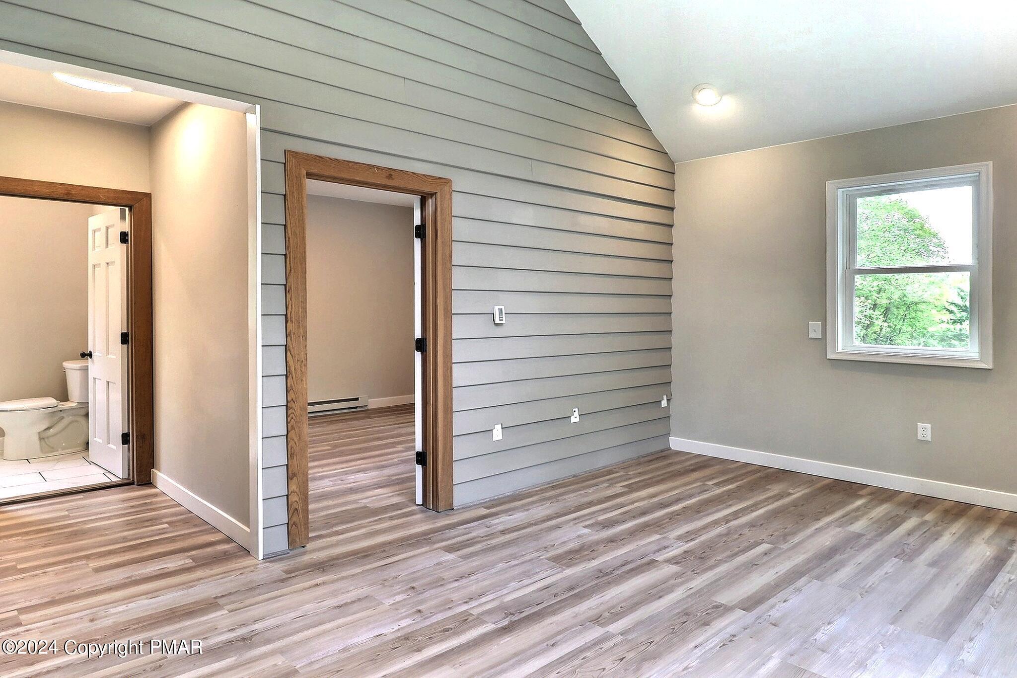 333 Merwinsburg Road Effort, PA 18330 - Photo 49 of 55 Apartment Living Room