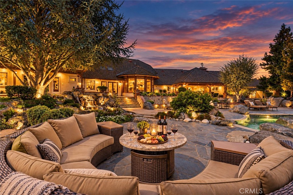 27777 Sycamore Mesa Road Temecula, CA 92590 - Photo 44 of 72 Perfect entertainment area.
Photo has been virtually enhanced