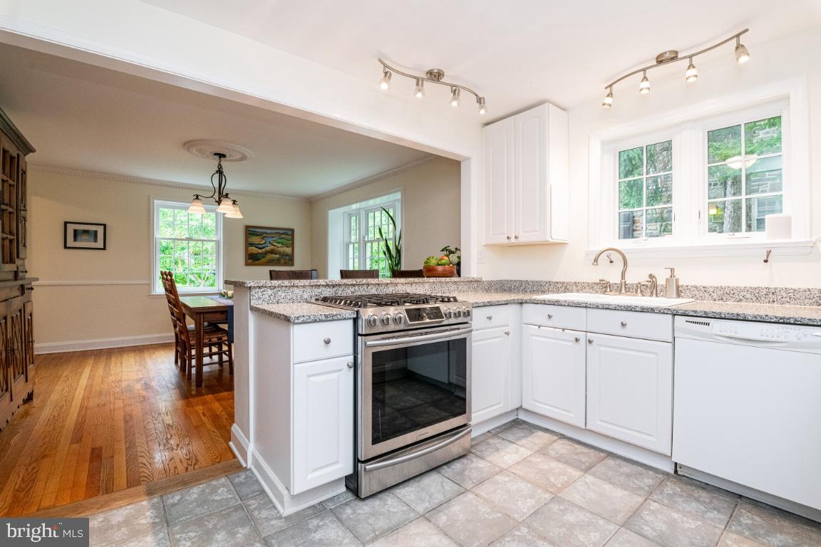 3917 Juniper Road Baltimore, MD 21218 - Photo 21 of 75 Granite counter tops