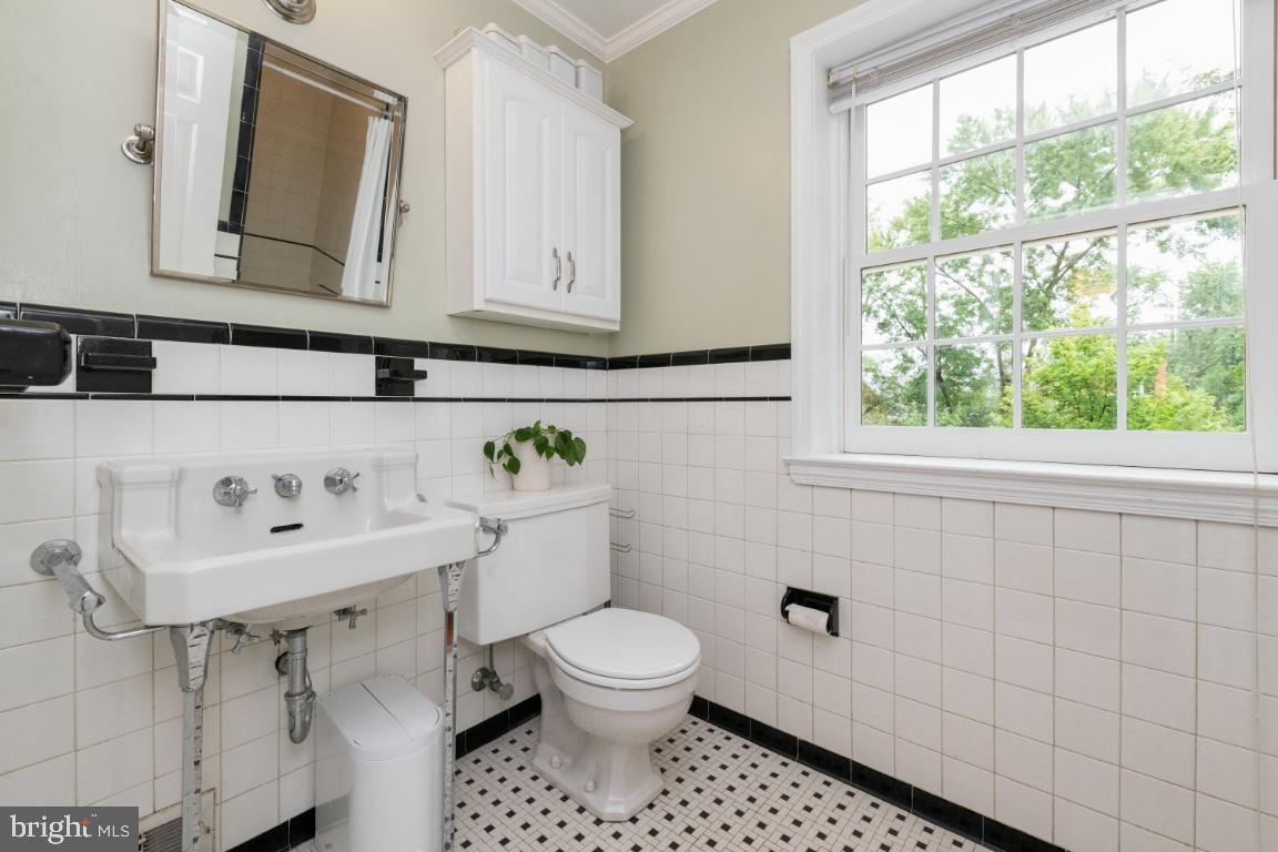 3917 Juniper Road Baltimore, MD 21218 - Photo 27 of 75 Master bath