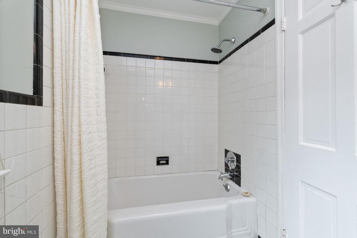 3917 Juniper Road Baltimore, MD 21218 - Photo 32 of 75 full bath -Tub reglazed 2020