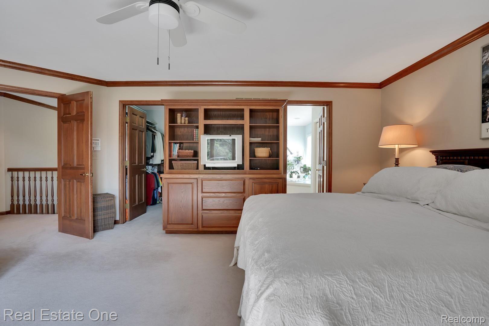 1138 Ridgeway Drive Rochester, MI 48307 - Photo 37 of 65 DSC03610.jpg