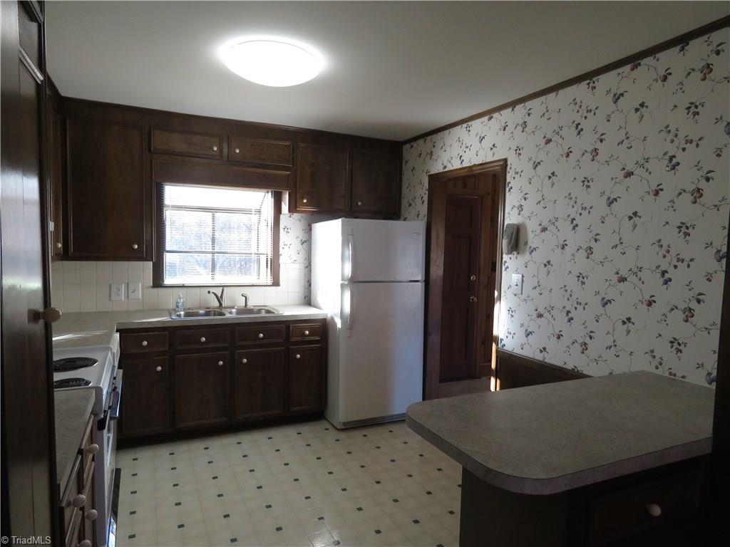 5826 Jones Road Walkertown, NC 27051 - Photo 12 of 29 Kitchen from breakfast area