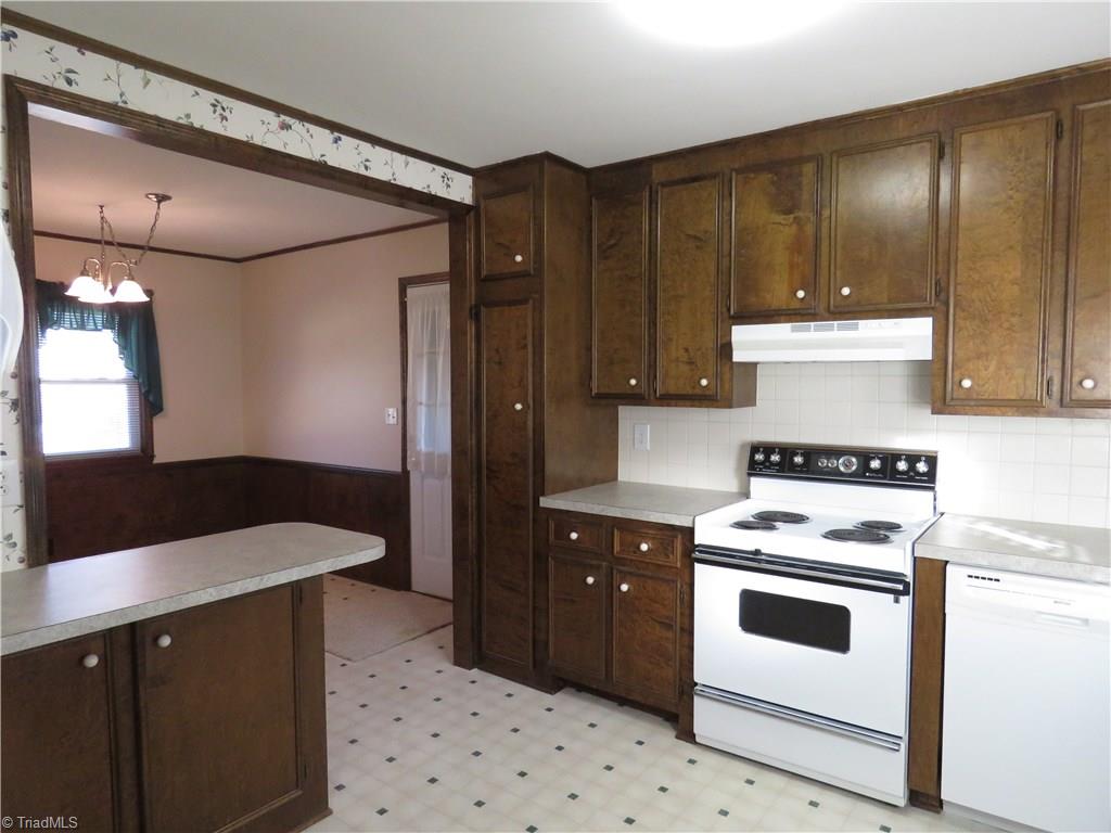5826 Jones Road Walkertown, NC 27051 - Photo 14 of 29 Kitchen