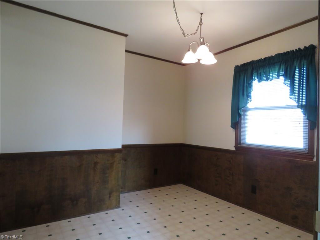 5826 Jones Road Walkertown, NC 27051 - Photo 16 of 29 Breakfast area
