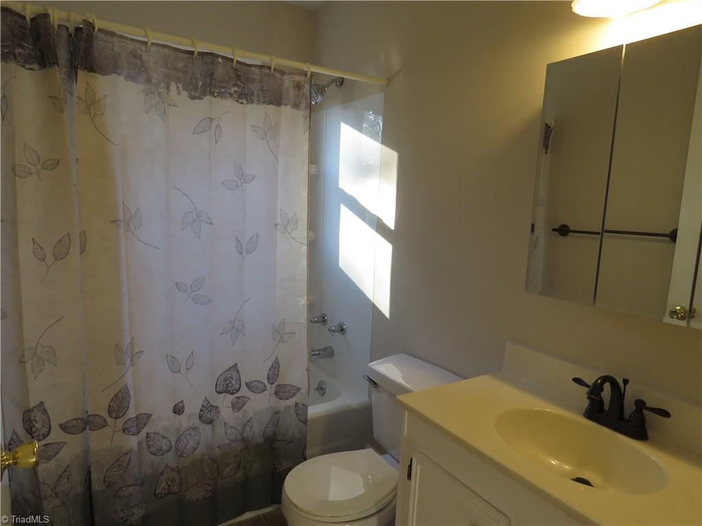 5826 Jones Road Walkertown, NC 27051 - Photo 19 of 29 Bath room