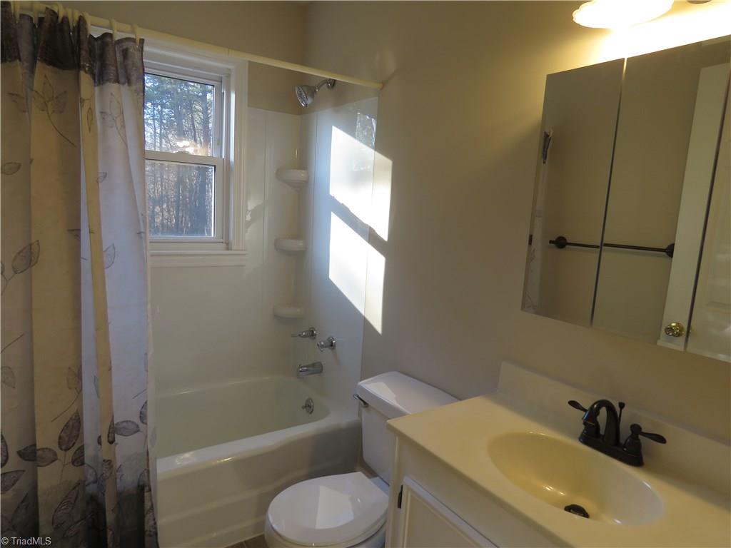 5826 Jones Road Walkertown, NC 27051 - Photo 20 of 29 Bath