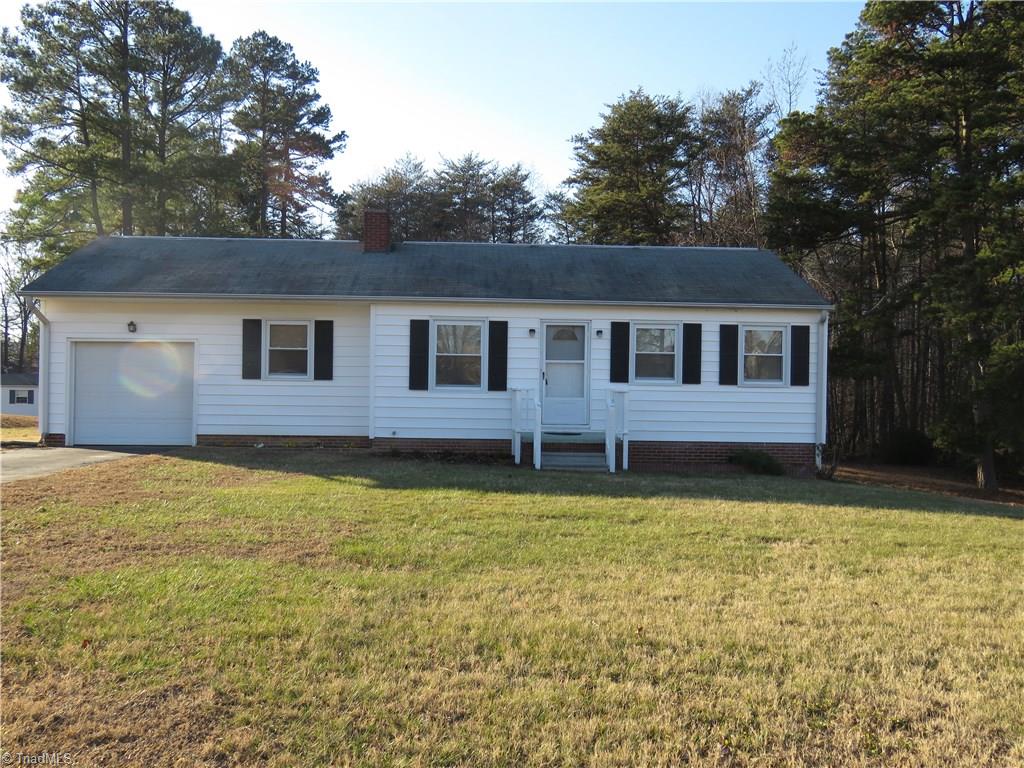 5826 Jones Road Walkertown, NC 27051 - Photo 4 of 29 Front yard