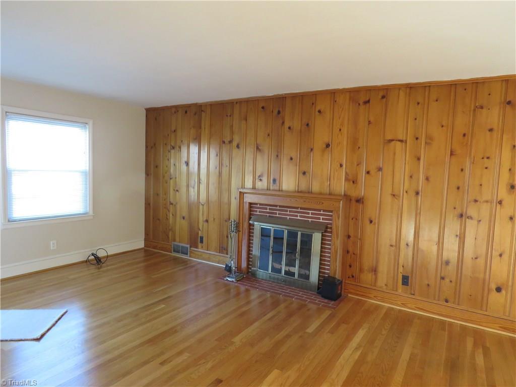 5826 Jones Road Walkertown, NC 27051 - Photo 7 of 29 Living Room