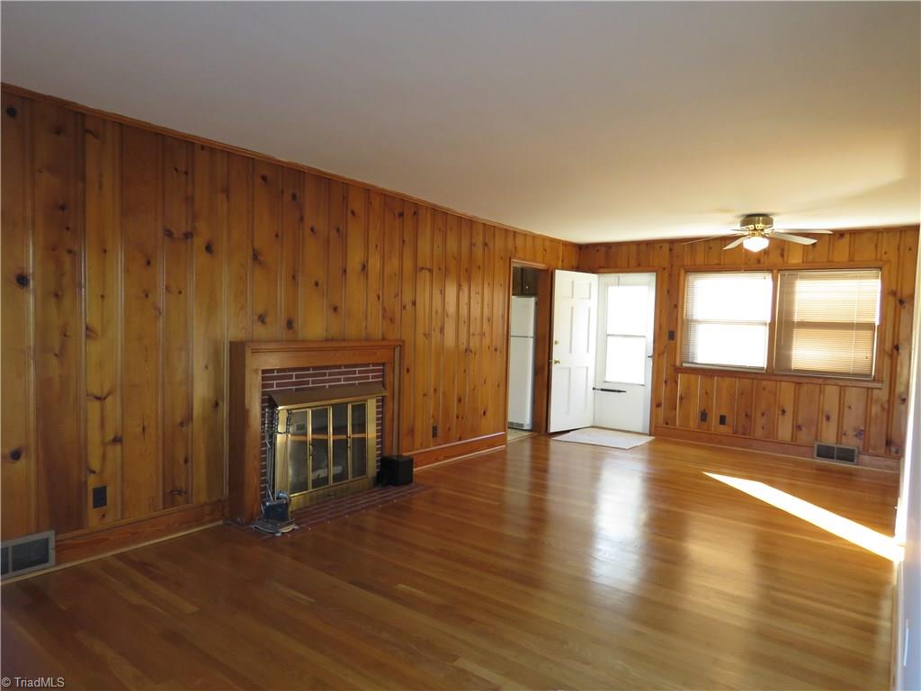 5826 Jones Road Walkertown, NC 27051 - Photo 8 of 29 Living room
