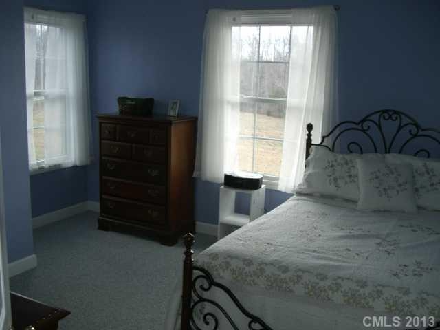 1380 Whitewolf Road Clover, SC 29710 - Photo 5 of 16