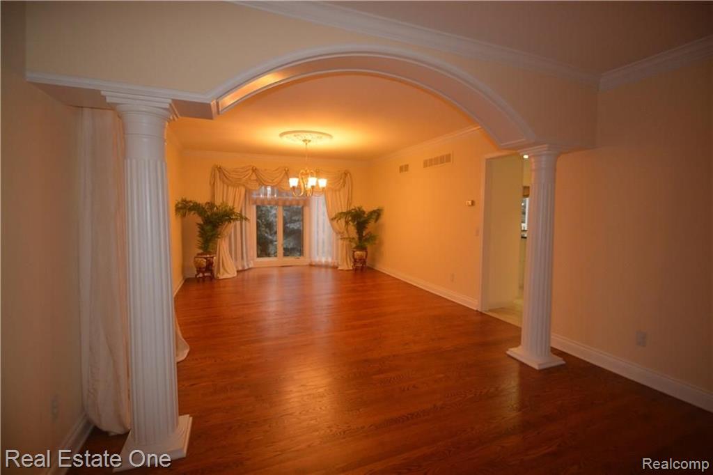 2019 Mapleridge Road Rochester Hills, MI 48309 - Photo 8 of 19