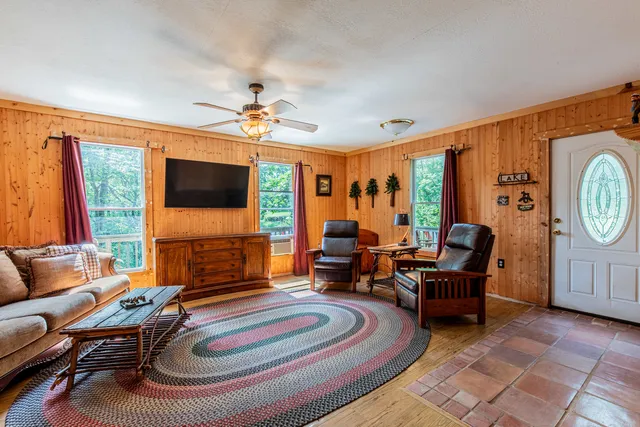 $179,900 | 3 Poplar Drive, Putnam, IL 61560