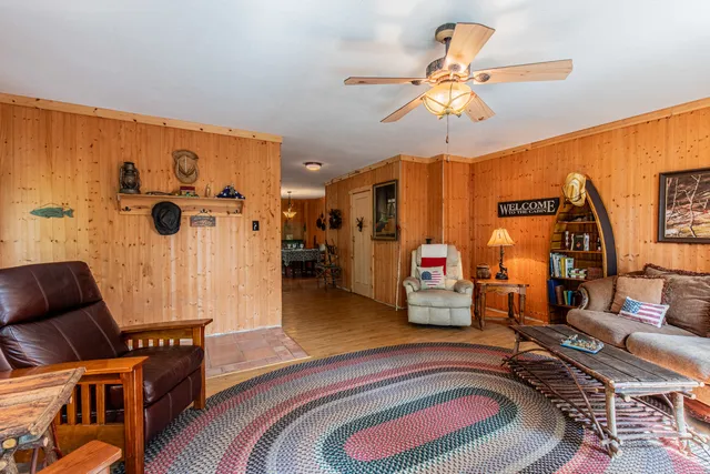 $179,900 | 3 Poplar Drive, Putnam, IL 61560