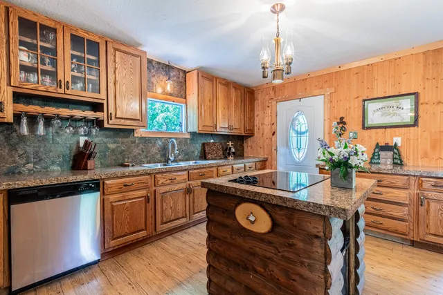 $179,900 | 3 Poplar Drive, Putnam, IL 61560