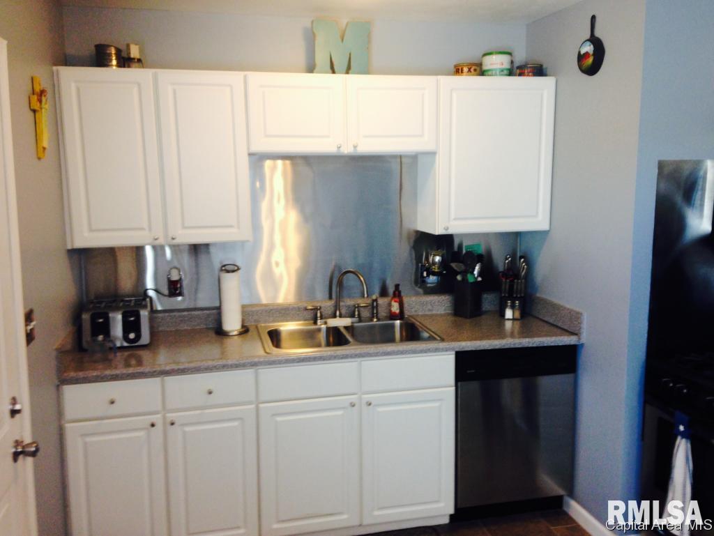 1410 Johnson Lane Springfield, IL 62702 - Photo 3 of 18
