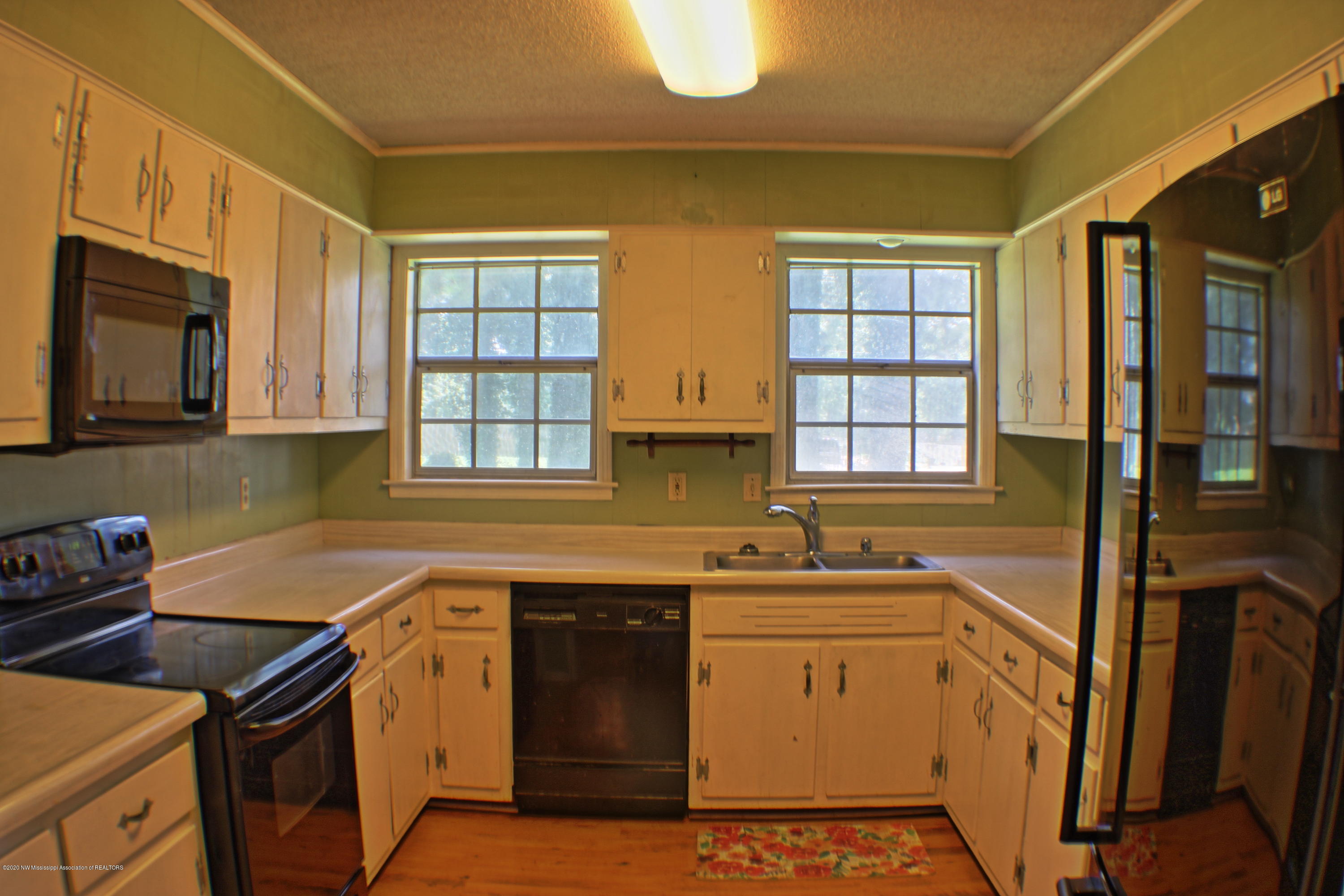 474 Pleasant Hill Road Nesbit, MS 38651 - Photo 8 of 13 kitchen