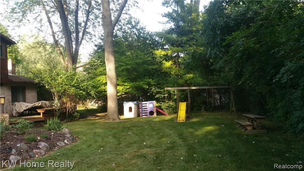 29825 Sugar Spring Road Farmington, MI 48334 - Photo 3 of 31