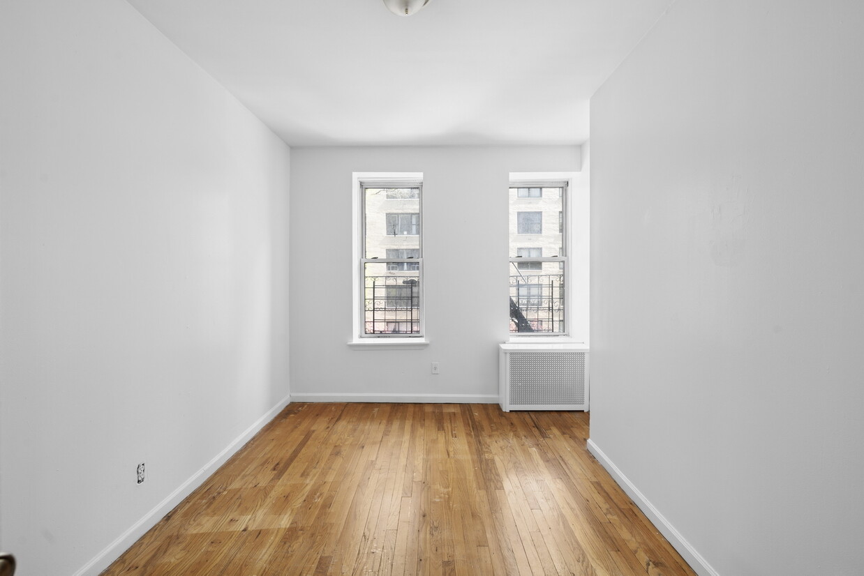 320 East 49th Street, Unit 23 Manhattan, NY 10017 - Photo 2 of 6
