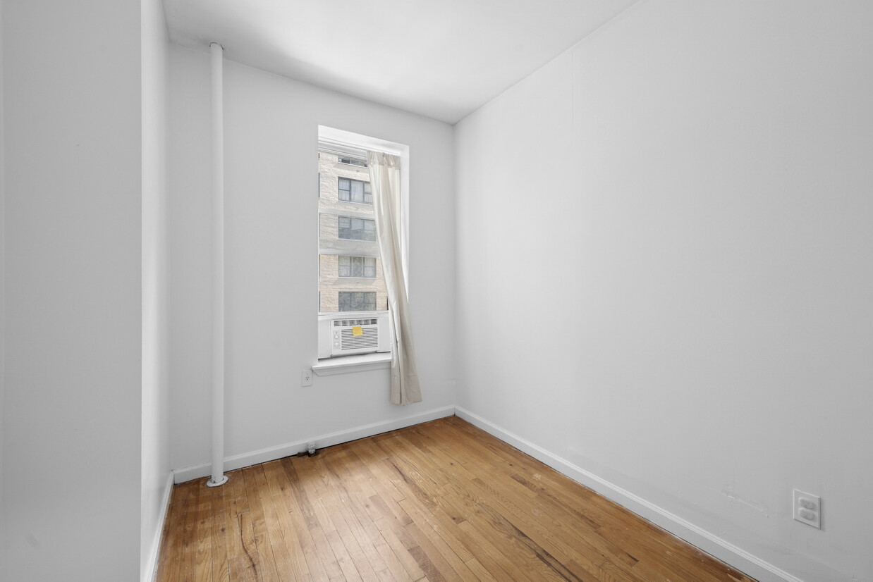 320 East 49th Street, Unit 23 Manhattan, NY 10017 - Photo 3 of 6