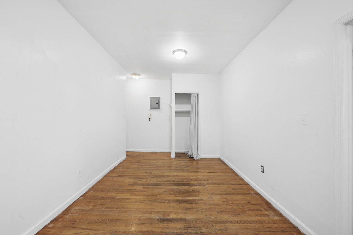 320 East 49th Street, Unit 23 Manhattan, NY 10017 - Photo 4 of 6