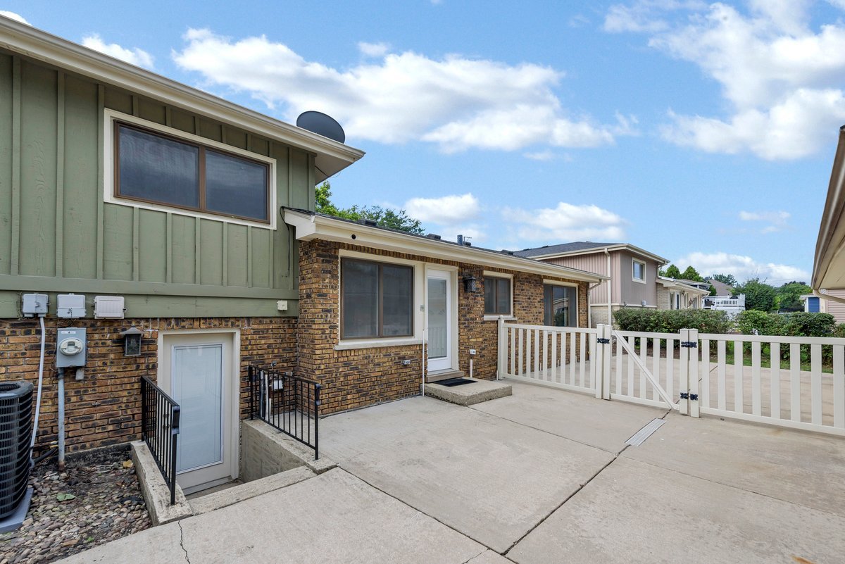 1734 West Rampart Road Addison, IL 60101 - Photo 2 of 20 Gallery Image 2