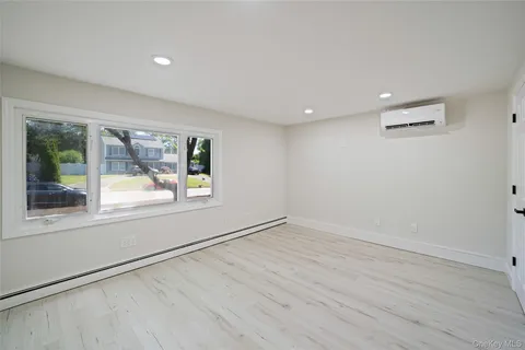$629,999 | 29 Pitchpine Place, Medford, NY 11763